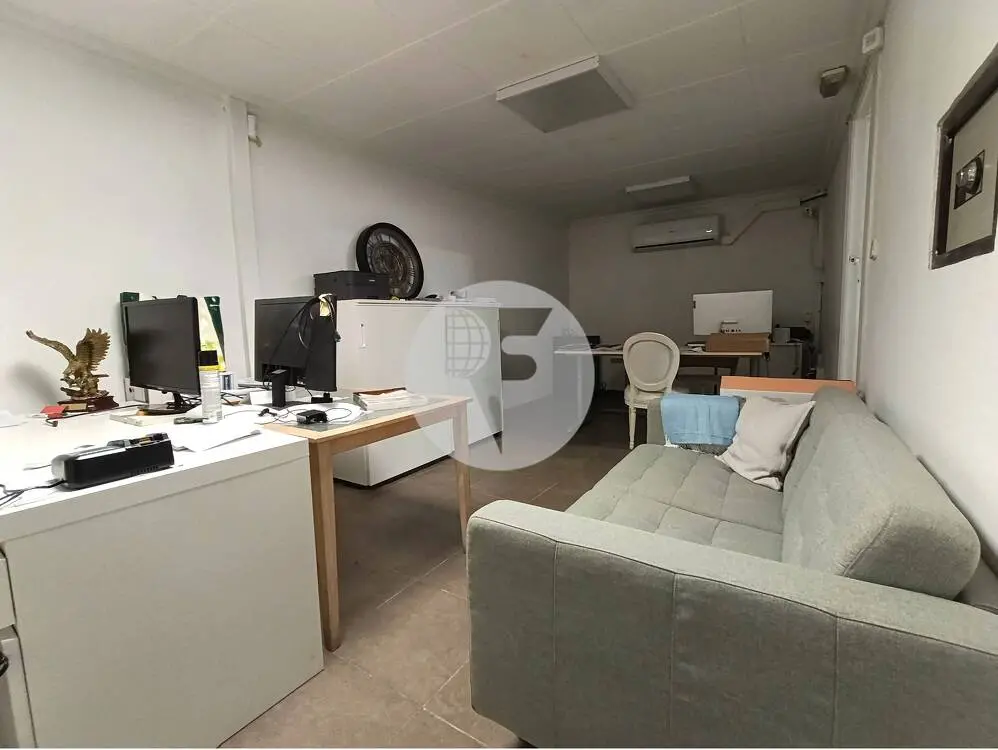Amplio local comercial diáfano de 438 m² con sótano y gran altura libre - imagen 17