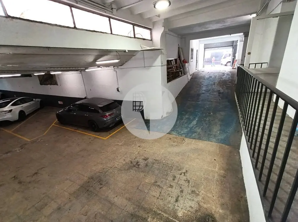 Amplio local comercial diáfano de 438 m² con sótano y gran altura libre - imagen 5