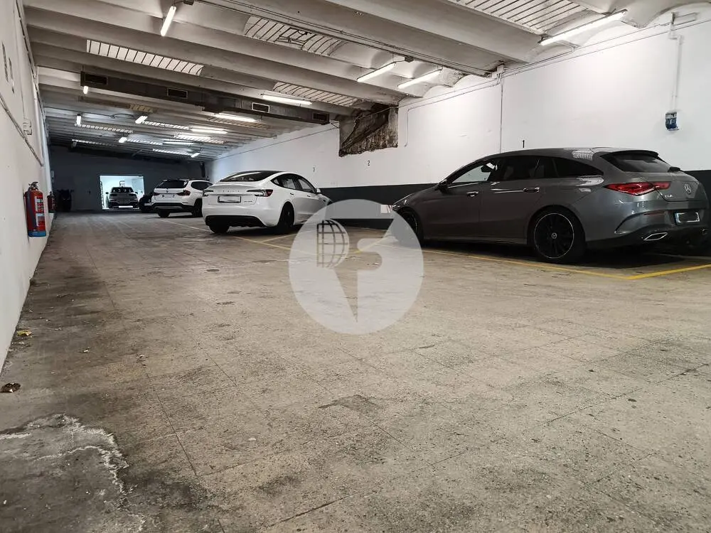 Amplio local comercial diáfano de 438 m² con sótano y gran altura libre - imagen 7