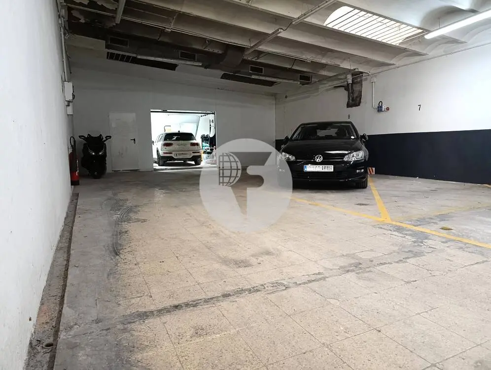 Amplio local comercial diáfano de 438 m² con sótano y gran altura libre - imagen 9