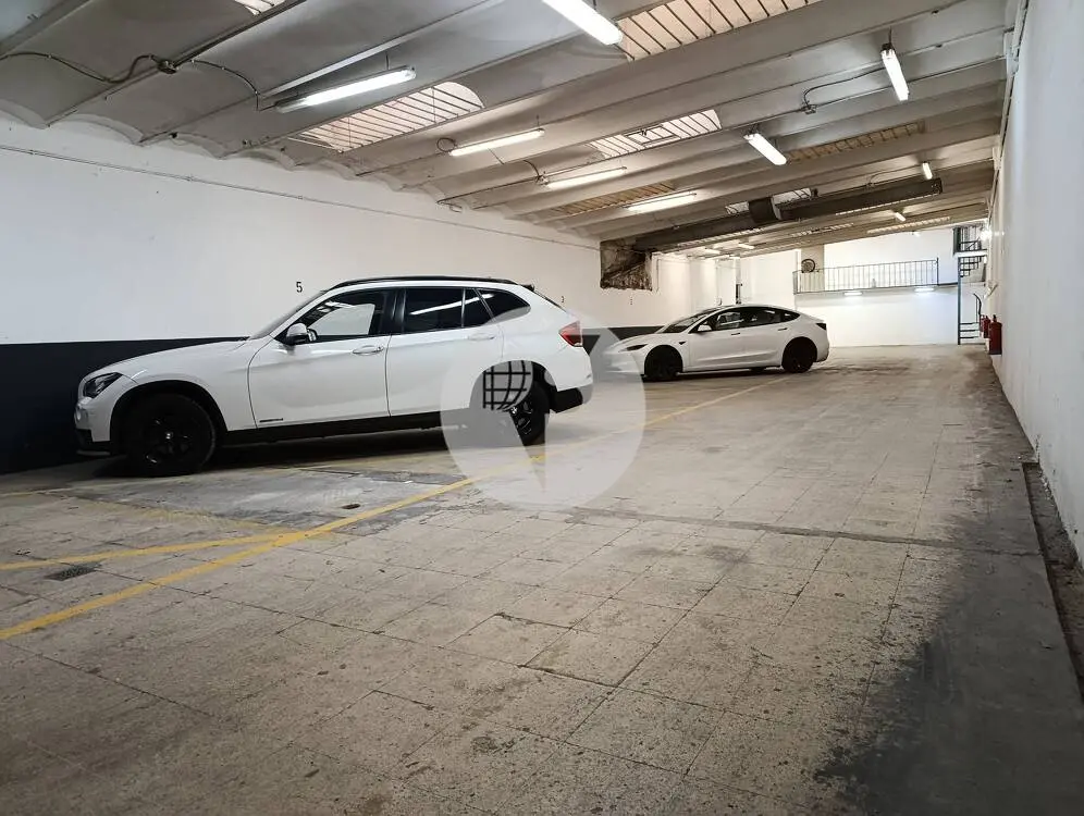 Amplio local comercial diáfano de 438 m² con sótano y gran altura libre - imagen 10