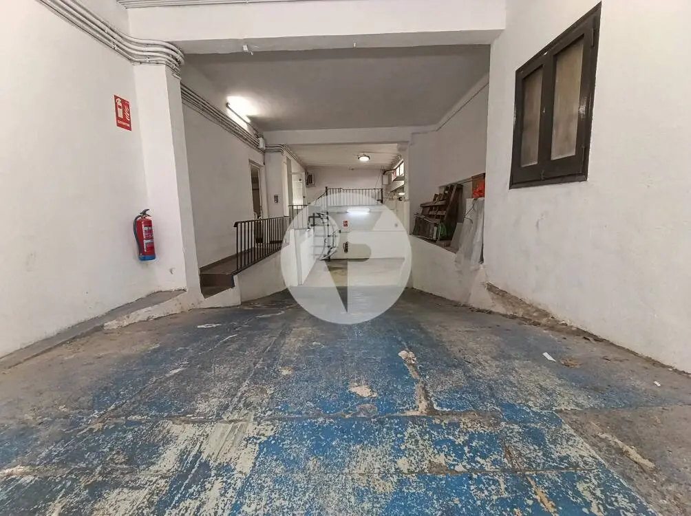 Amplio local comercial diáfano de 438 m² con sótano y gran altura libre - imagen 2