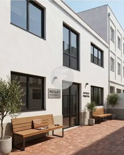 Local comercial en venta con gran superficie y terraza en Esplugues de Llobregat