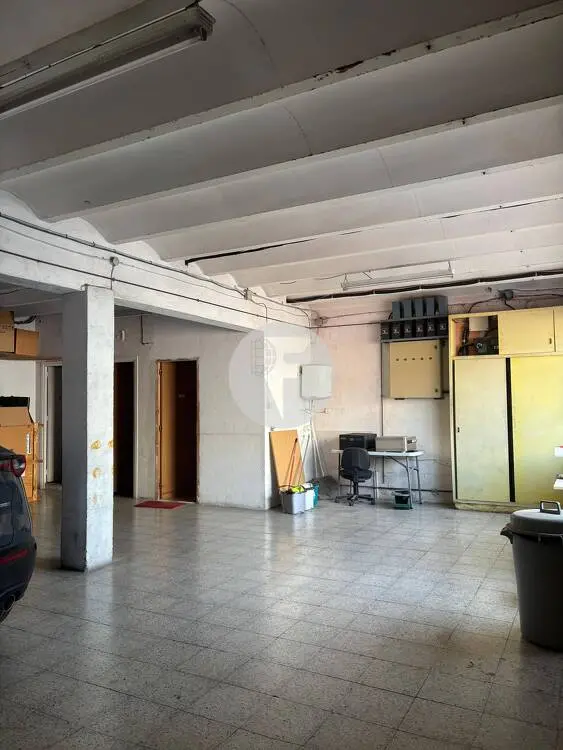 Local comercial en venta con gran superficie y terraza en Esplugues de Llobregat - imagen 4