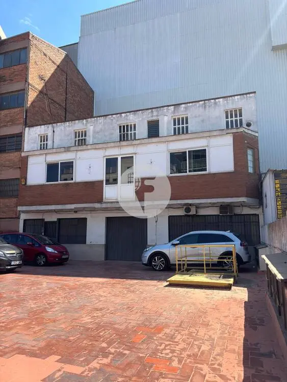 Local comercial en venta con gran superficie y terraza en Esplugues de Llobregat - imagen 3