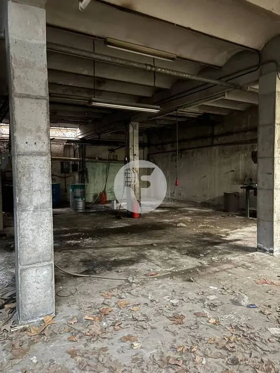Local comercial en venta con gran superficie y terraza en Esplugues de Llobregat - imagen 11