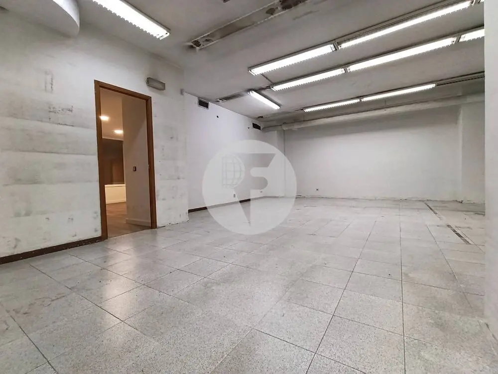 Espectacular local comercial diáfano de 700 m² en el Eixample Izquierdo de Barcelona - imagen 21