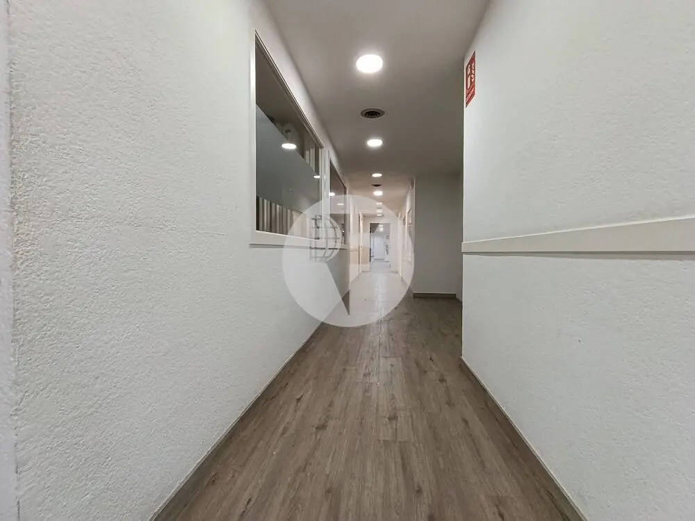 Espectacular local comercial diáfano de 700 m² en el Eixample Izquierdo de Barcelona - imagen 17