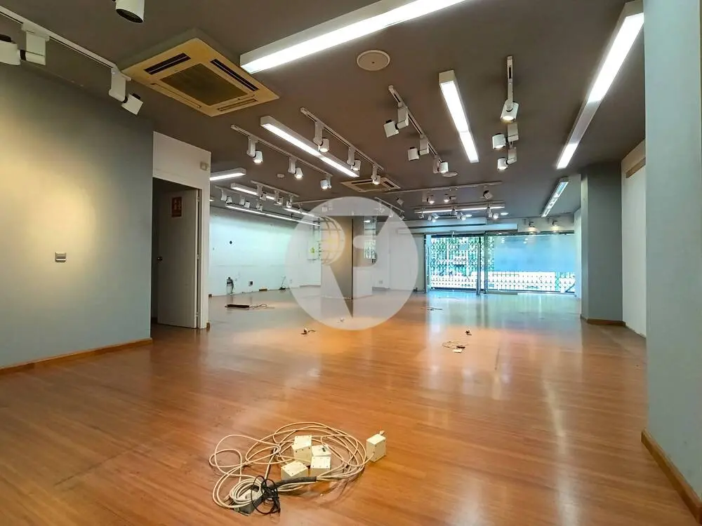 Espectacular local comercial diáfano de 700 m² en el Eixample Izquierdo de Barcelona - imagen 6