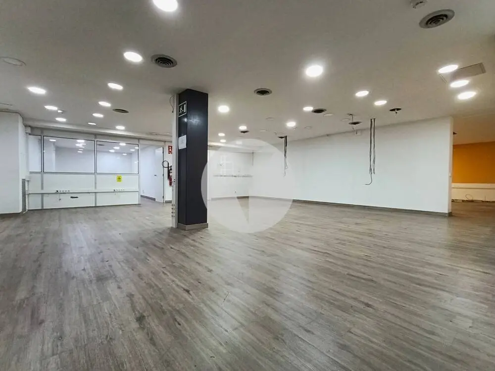 Espectacular local comercial diáfano de 700 m² en el Eixample Izquierdo de Barcelona - imagen 33