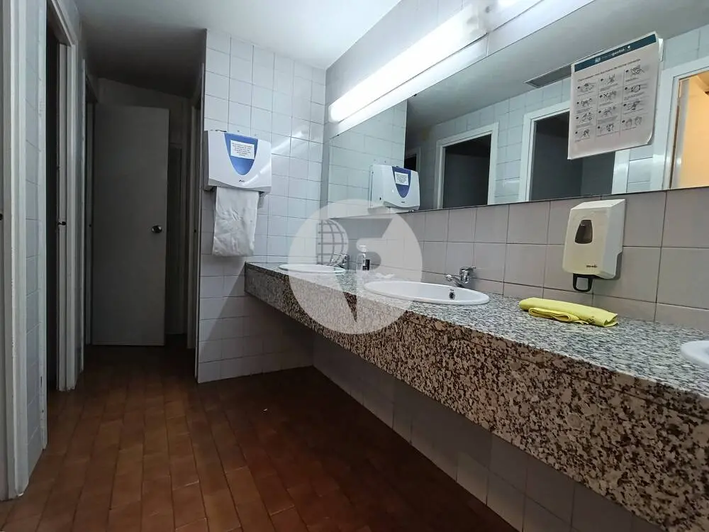Espectacular local comercial diáfano de 700 m² en el Eixample Izquierdo de Barcelona - imagen 37