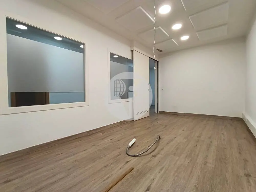 Espectacular local comercial diáfano de 700 m² en el Eixample Izquierdo de Barcelona - imagen 36