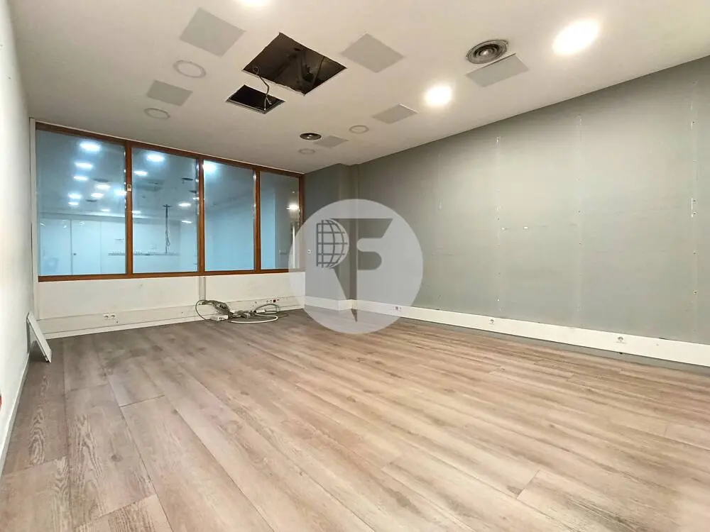 Espectacular local comercial diáfano de 700 m² en el Eixample Izquierdo de Barcelona - imagen 35
