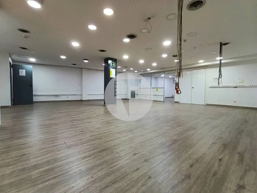 Espectacular local comercial diáfano de 700 m² en el Eixample Izquierdo de Barcelona - imagen 29