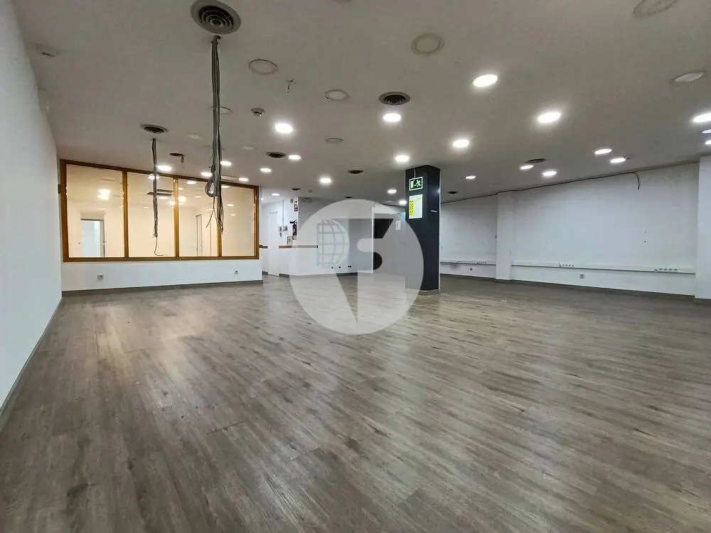 Espectacular local comercial diáfano de 700 m² en el Eixample Izquierdo de Barcelona - imagen 30