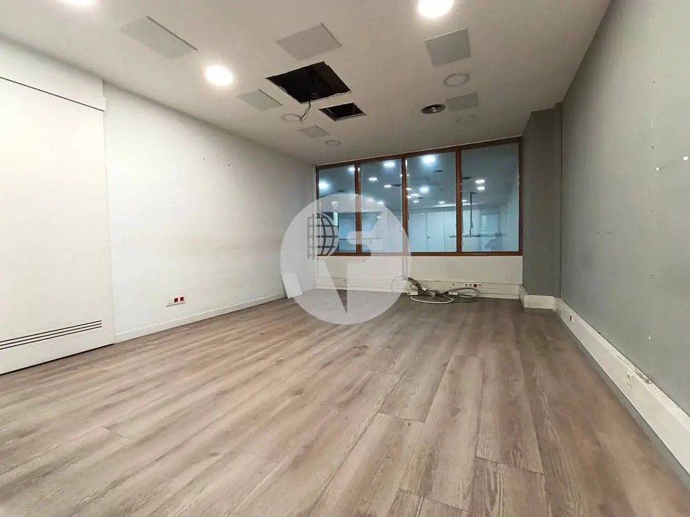 Espectacular local comercial diáfano de 700 m² en el Eixample Izquierdo de Barcelona - imagen 23