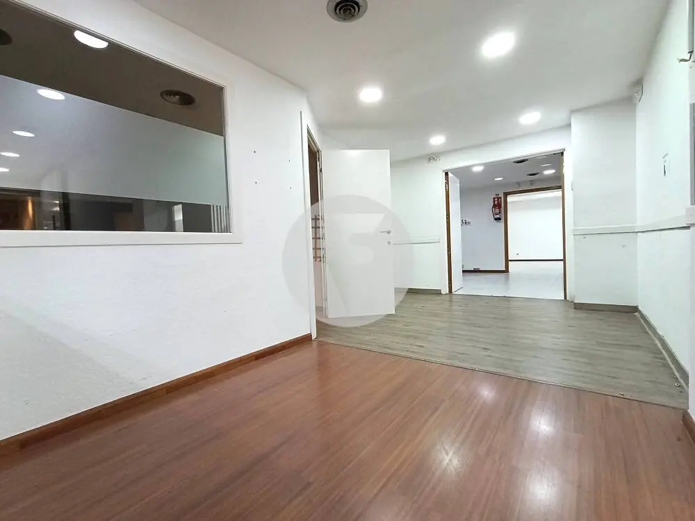 Espectacular local comercial diáfano de 700 m² en el Eixample Izquierdo de Barcelona - imagen 10