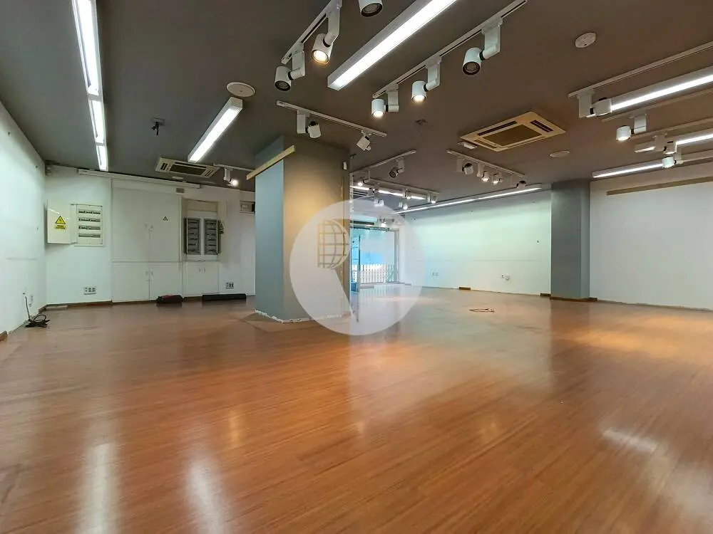 Espectacular local comercial diáfano de 700 m² en el Eixample Izquierdo de Barcelona - imagen 5