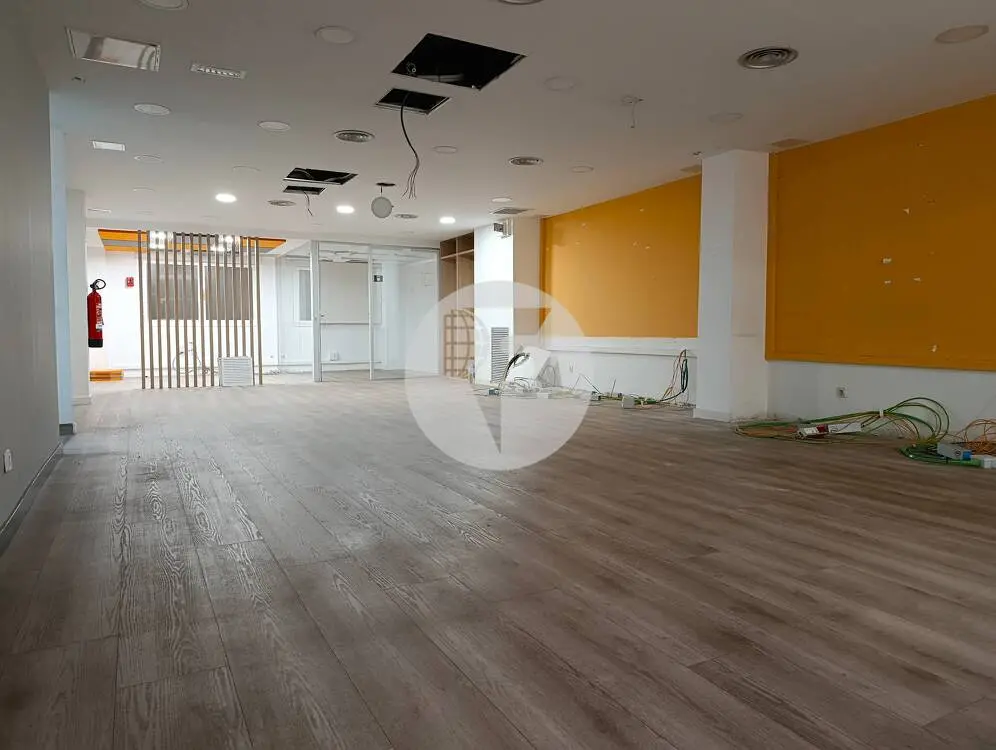 Espectacular local comercial diáfano de 700 m² en el Eixample Izquierdo de Barcelona - imagen 26