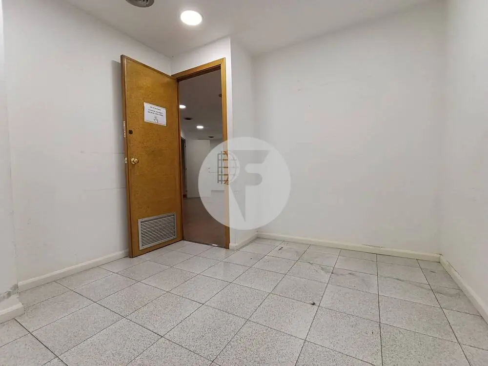 Espectacular local comercial diáfano de 700 m² en el Eixample Izquierdo de Barcelona - imagen 13