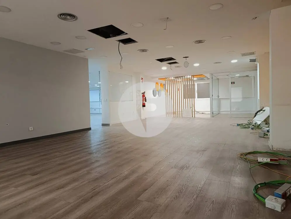 Espectacular local comercial diáfano de 700 m² en el Eixample Izquierdo de Barcelona - imagen 27