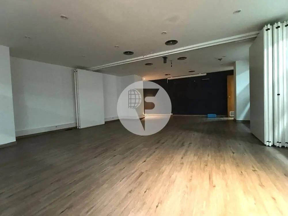 Espectacular local comercial diáfano de 700 m² en el Eixample Izquierdo de Barcelona - imagen 14