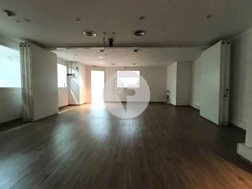 Espectacular local comercial diáfano de 700 m² en el Eixample Izquierdo de Barcelona - imagen 15