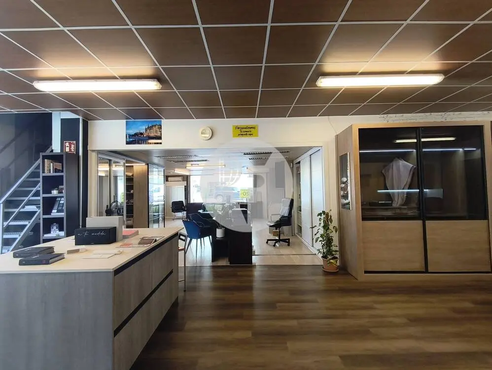 Oportunidad histórica: Local de 500 m² con traspaso y 45 años de trayectoria en Zona Levante, Palma. - imagen 8