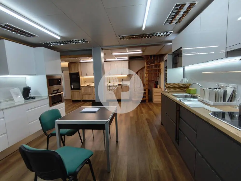 Oportunidad histórica: Local de 500 m² con traspaso y 45 años de trayectoria en Zona Levante, Palma. - imagen 9