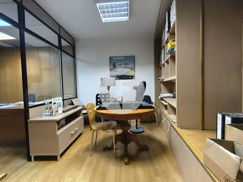 Oportunidad histórica: Local de 500 m² con traspaso y 45 años de trayectoria en Zona Levante, Palma. - imagen 28