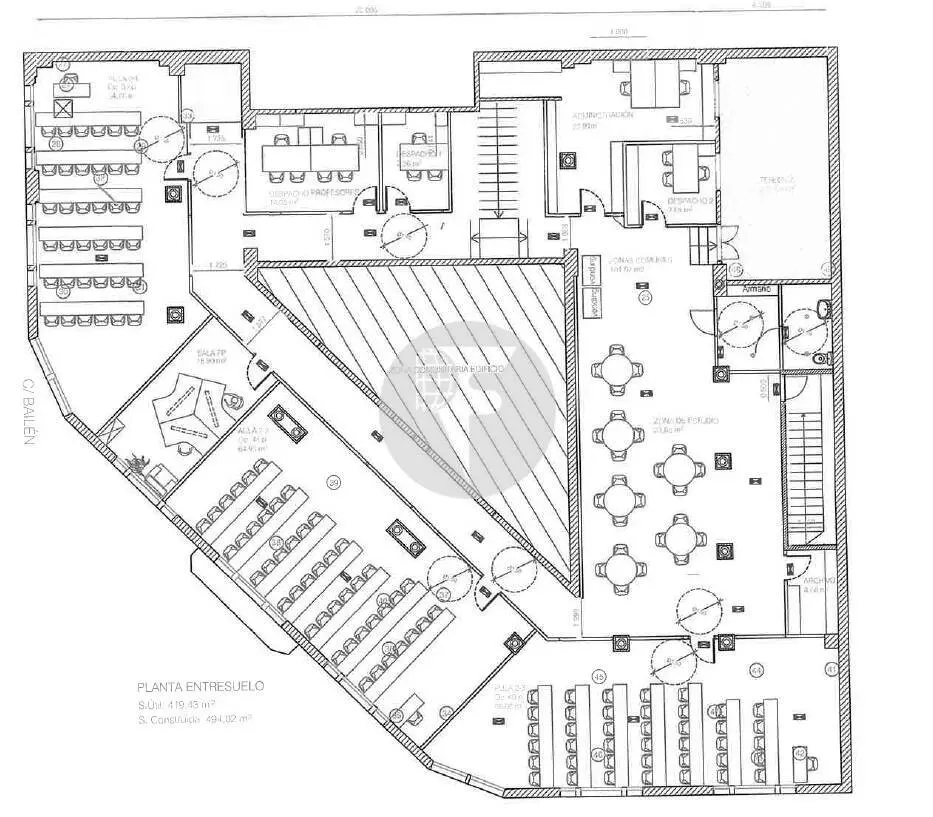 Espectacular local comercial de 700 m² con gran visibilidad y posibilidad de salida de humos en Barcelona - imagen 34