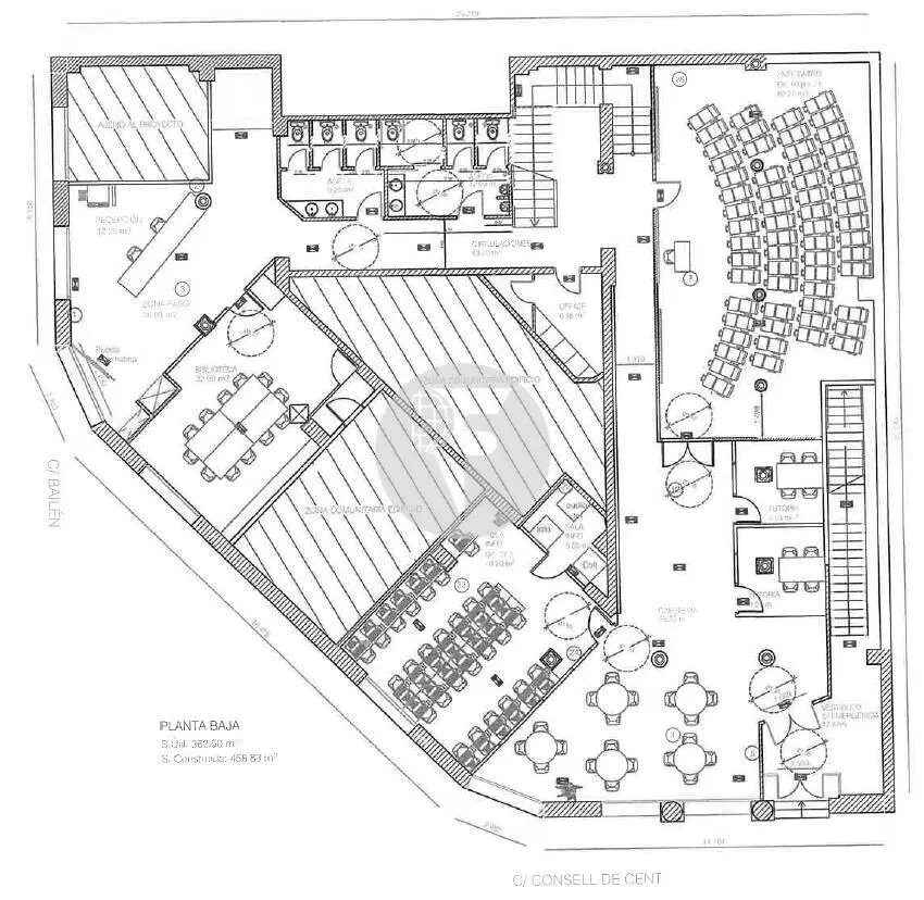 Espectacular local comercial de 700 m² con gran visibilidad y posibilidad de salida de humos en Barcelona - imagen 33