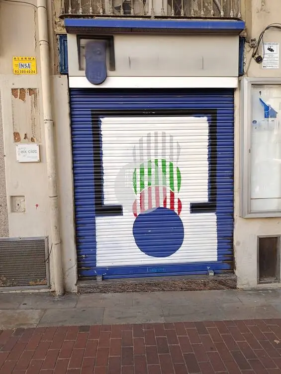 Local comercial con escaparate en Font i Sagué, listo para iniciar actividad - imagen 17