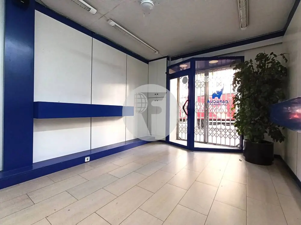 Local comercial con escaparate en Font i Sagué, listo para iniciar actividad - imagen 6