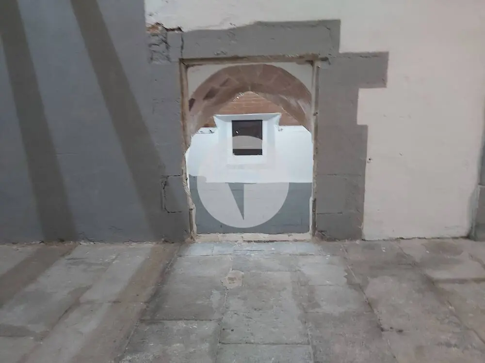 Local comercial esquinero en venta con 16 metros de fachada en Barcelona - imagen 8