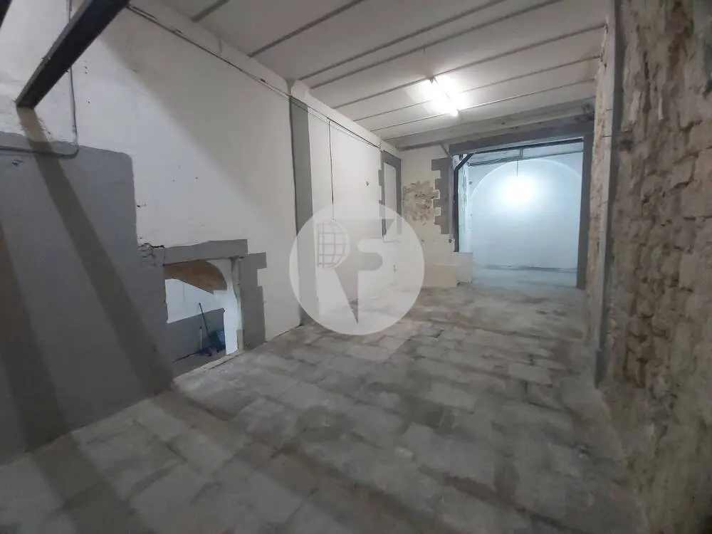 Local comercial esquinero en venta con 16 metros de fachada en Barcelona - imagen 7
