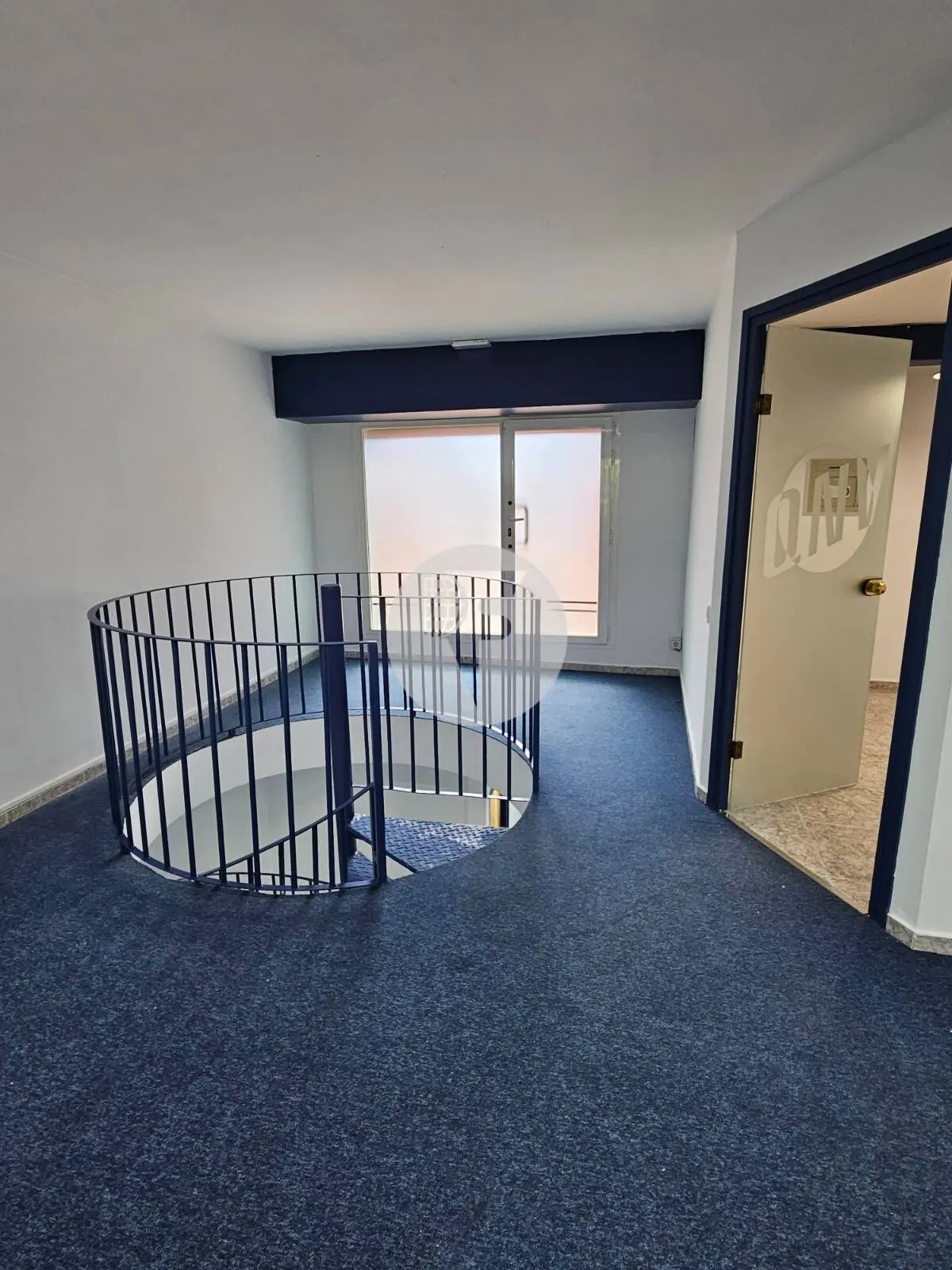 Local comercial esquinero de 240 m² en venta en Sant Joan Despí con gran escaparate - imagen 17
