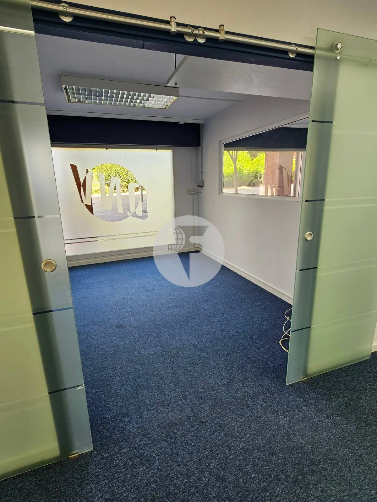 Local comercial esquinero de 240 m² en venta en Sant Joan Despí con gran escaparate - imagen 10
