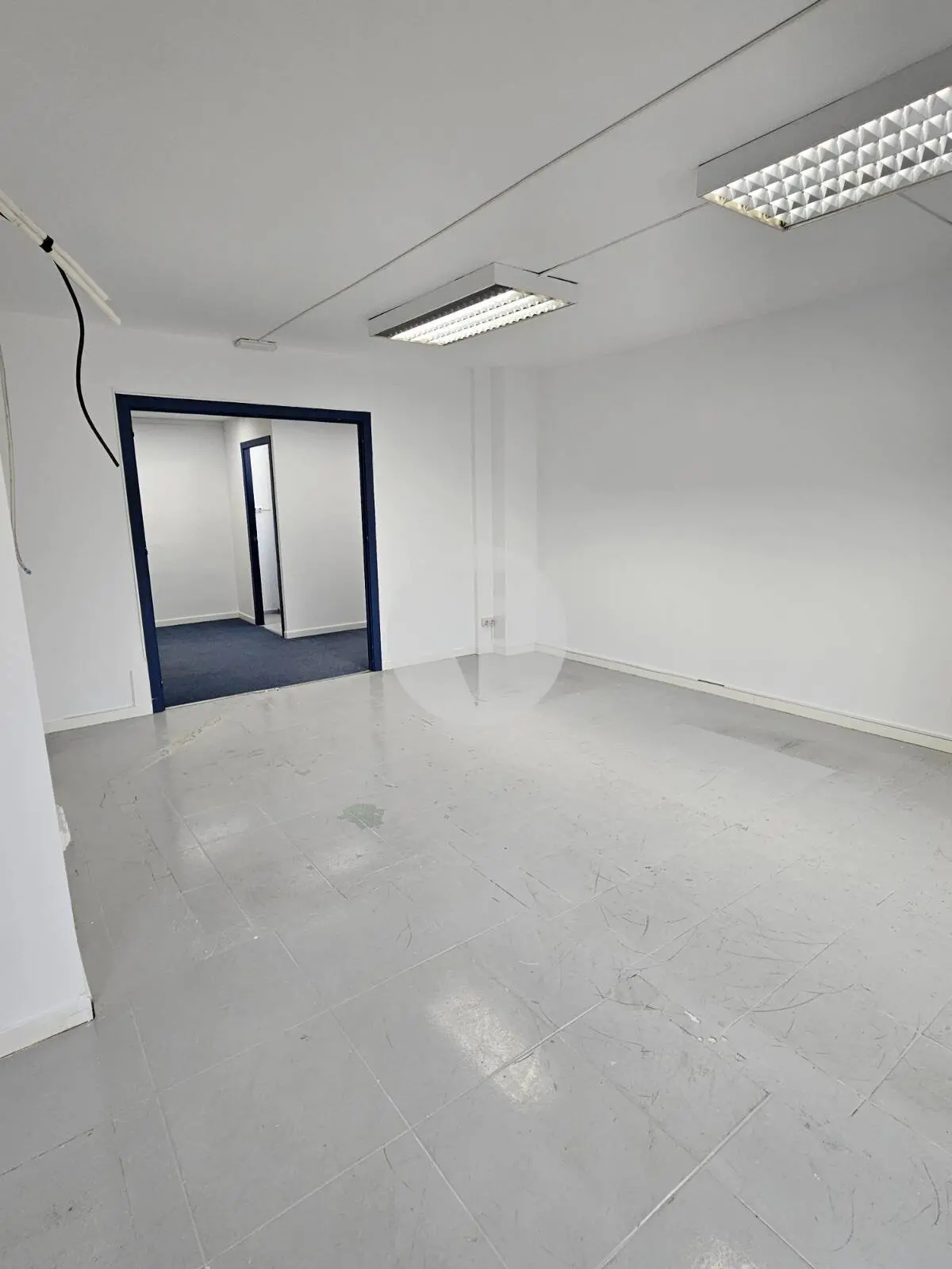 Local comercial esquinero de 240 m² en venta en Sant Joan Despí con gran escaparate - imagen 14