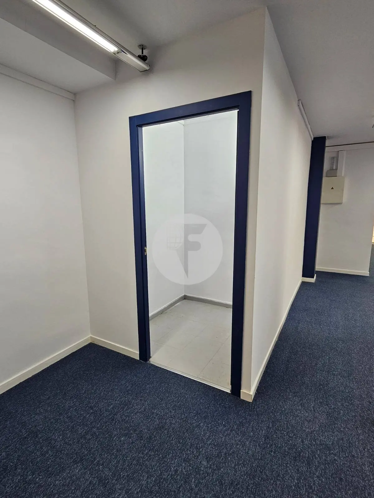 Local comercial esquinero de 240 m² en venta en Sant Joan Despí con gran escaparate - imagen 15