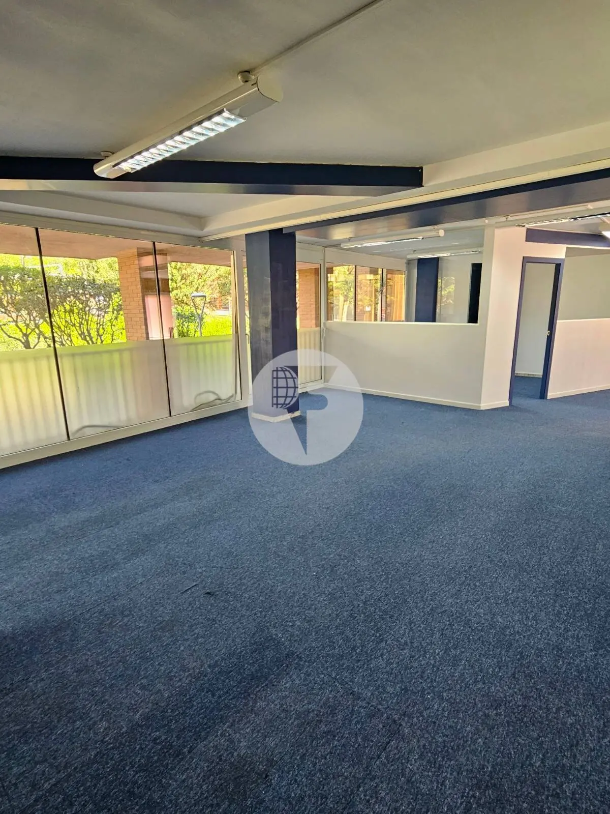 Local comercial esquinero de 240 m² en venta en Sant Joan Despí con gran escaparate - imagen 18