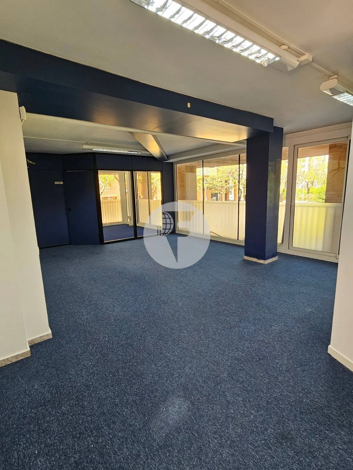 Local comercial esquinero de 240 m² en venta en Sant Joan Despí con gran escaparate - imagen 23