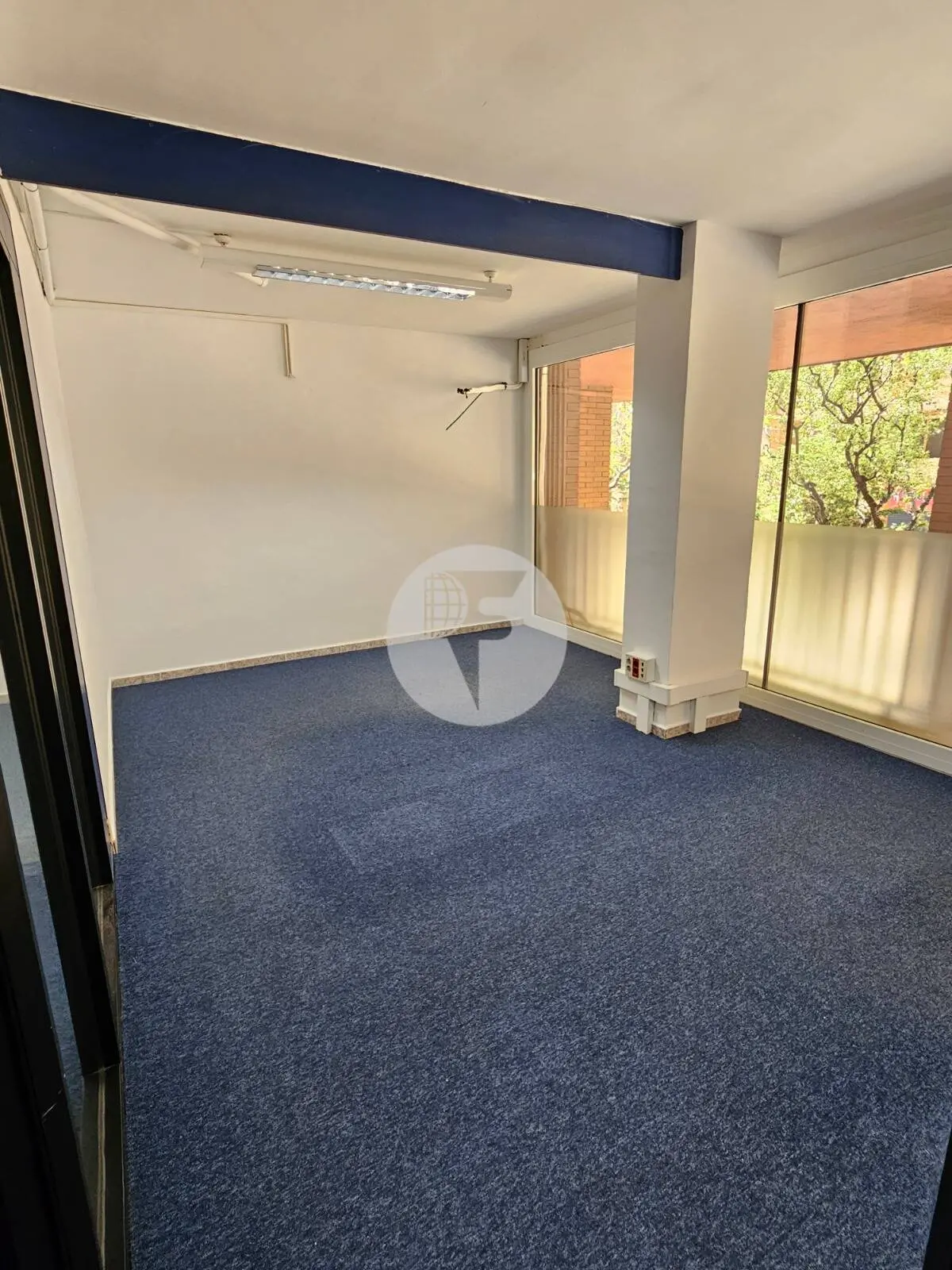 Local comercial esquinero de 240 m² en venta en Sant Joan Despí con gran escaparate - imagen 19