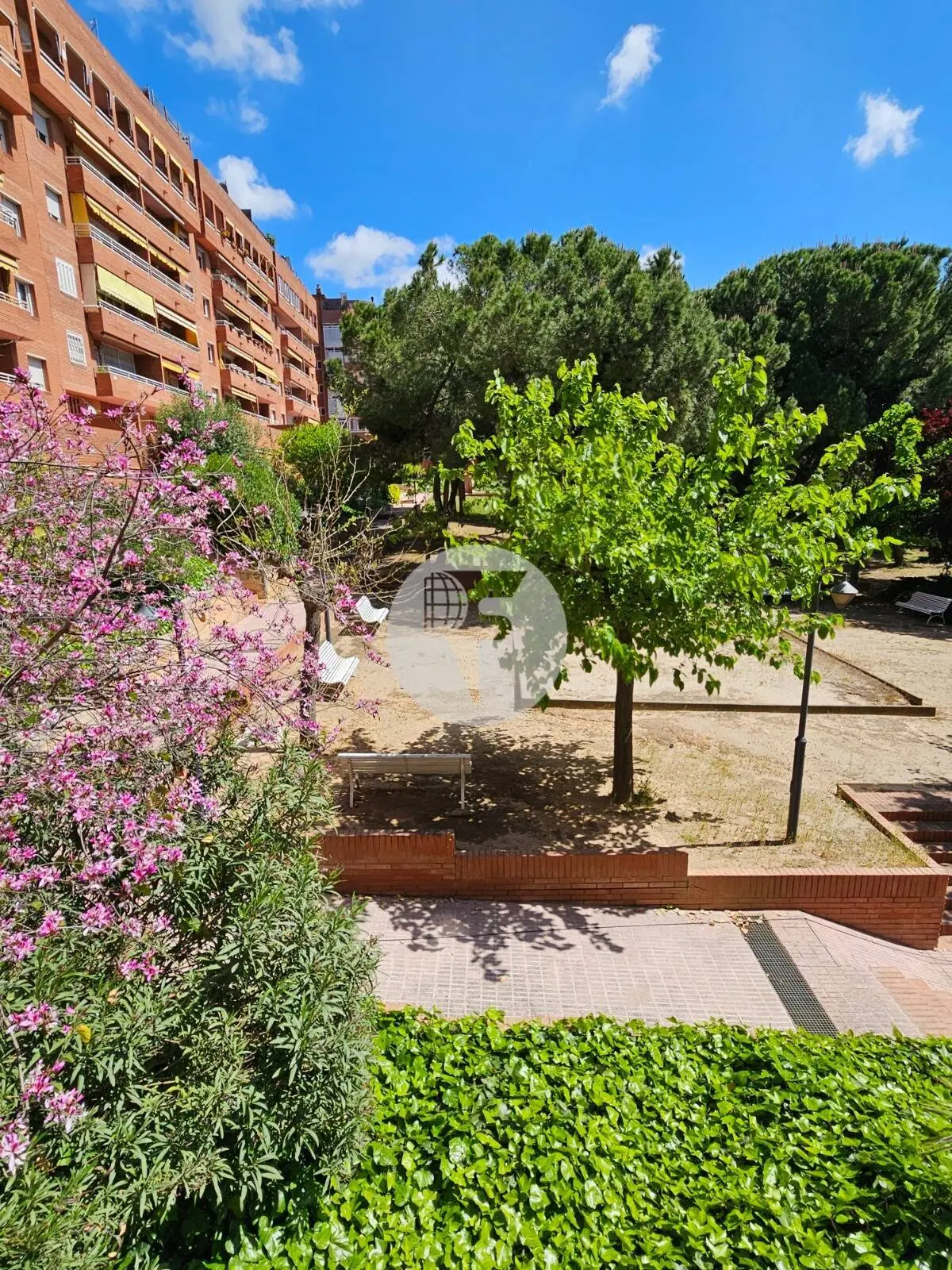 Local comercial esquinero de 240 m² en venta en Sant Joan Despí con gran escaparate - imagen 26