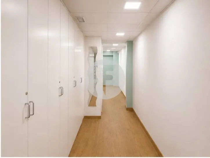 Local comercial en alquiler en Passeig de Fabra i Puig con 8 m de fachada y gran escaparate - imagen 3