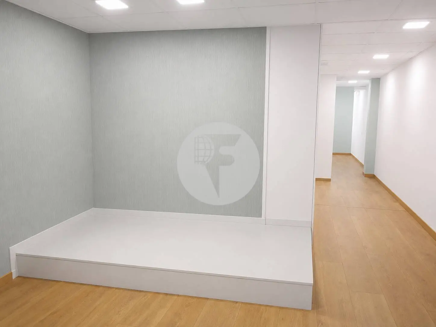 Local comercial en alquiler en Passeig de Fabra i Puig con 8 m de fachada y gran escaparate
