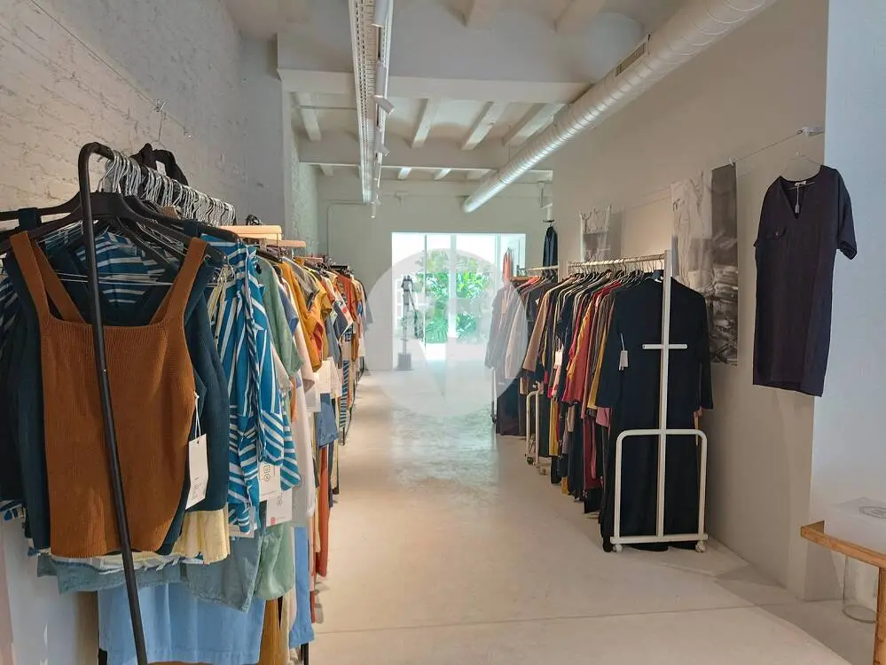 Local comercial de 79 m² en Barcelona con climatización por conductos - imagen 3