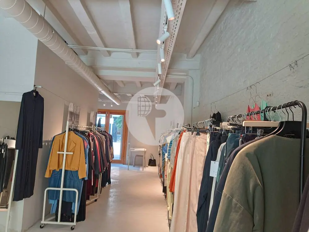 Local comercial de 79 m² en Barcelona con climatización por conductos - imagen 6