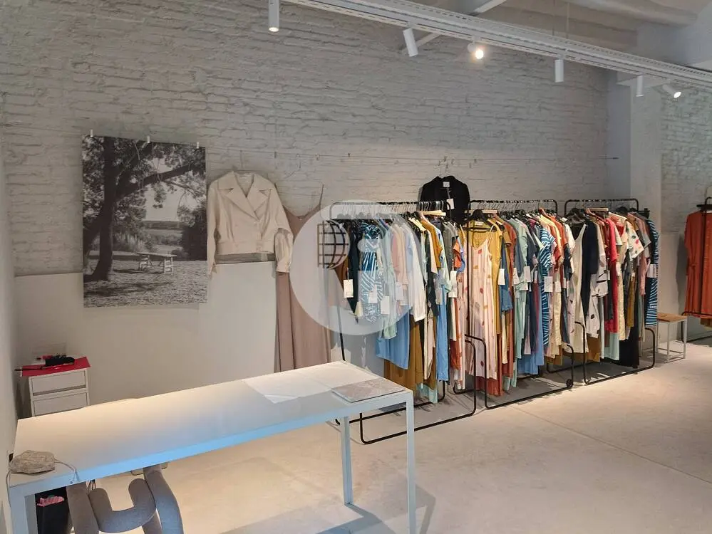 Local comercial de 79 m² en Barcelona con climatización por conductos - imagen 4