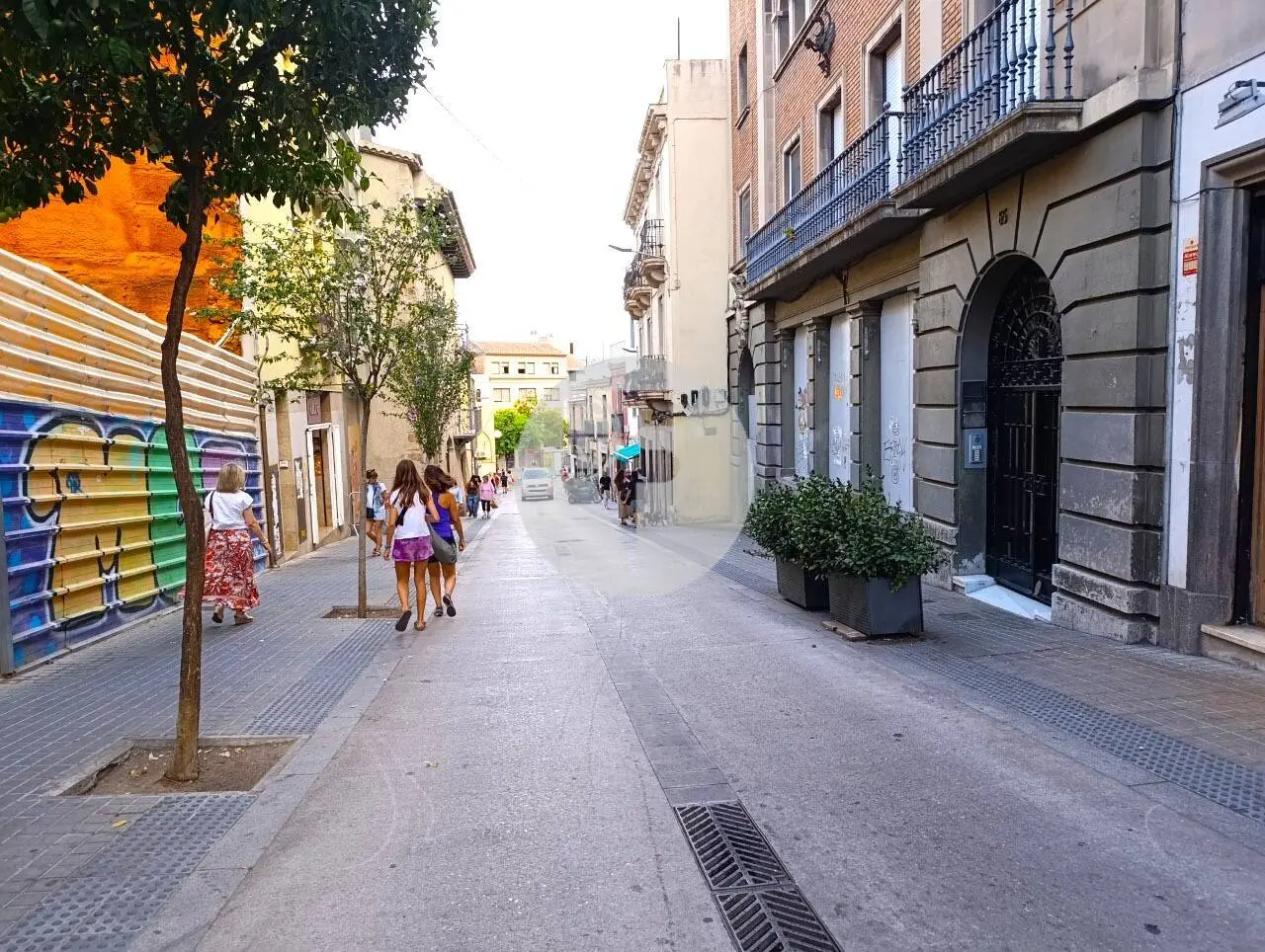 Local comercial esquinero de 154 m² con salida de humos junto a Plaza Ibiza - imagen 4